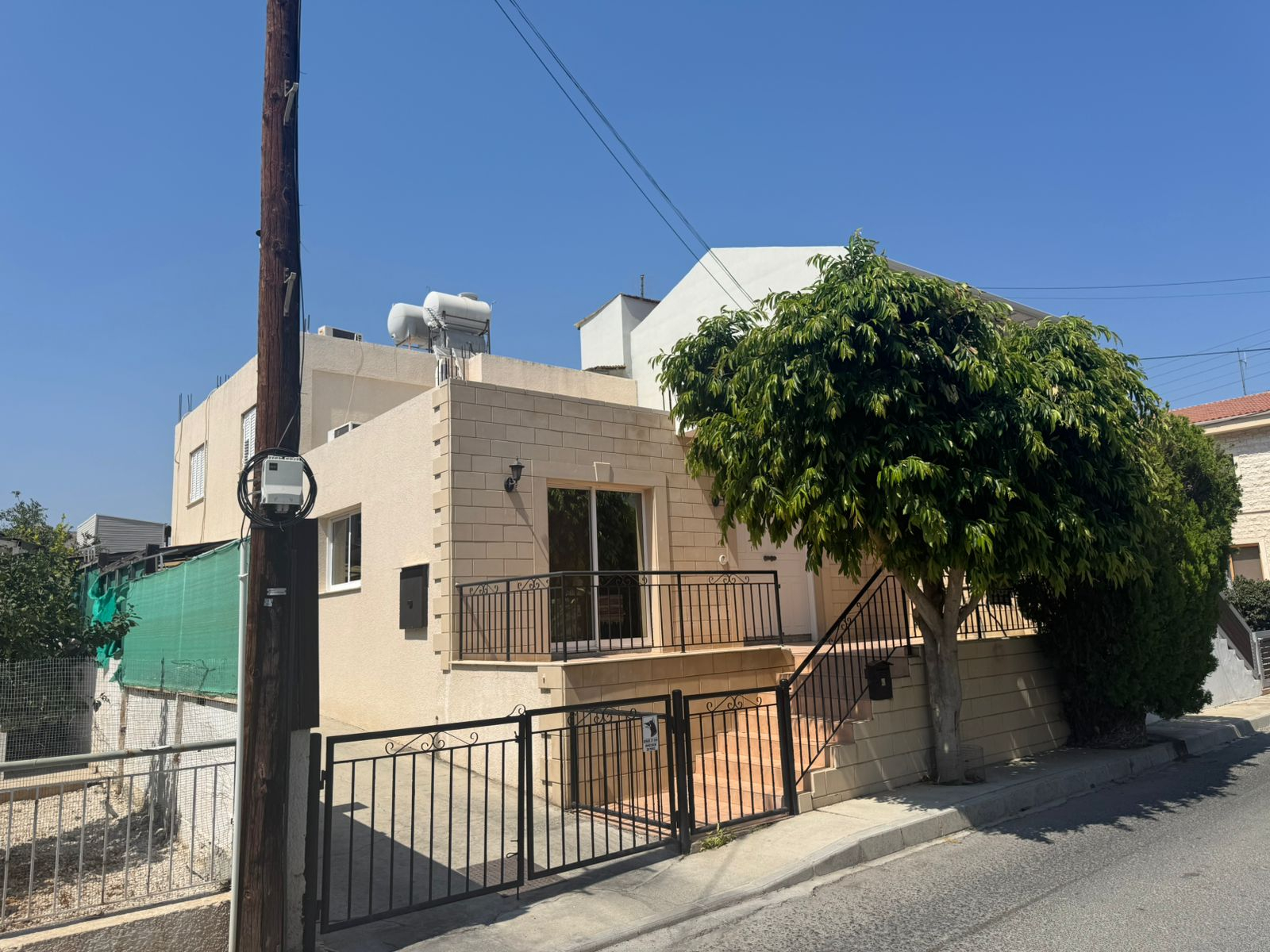 House in Kapsalos - view 1