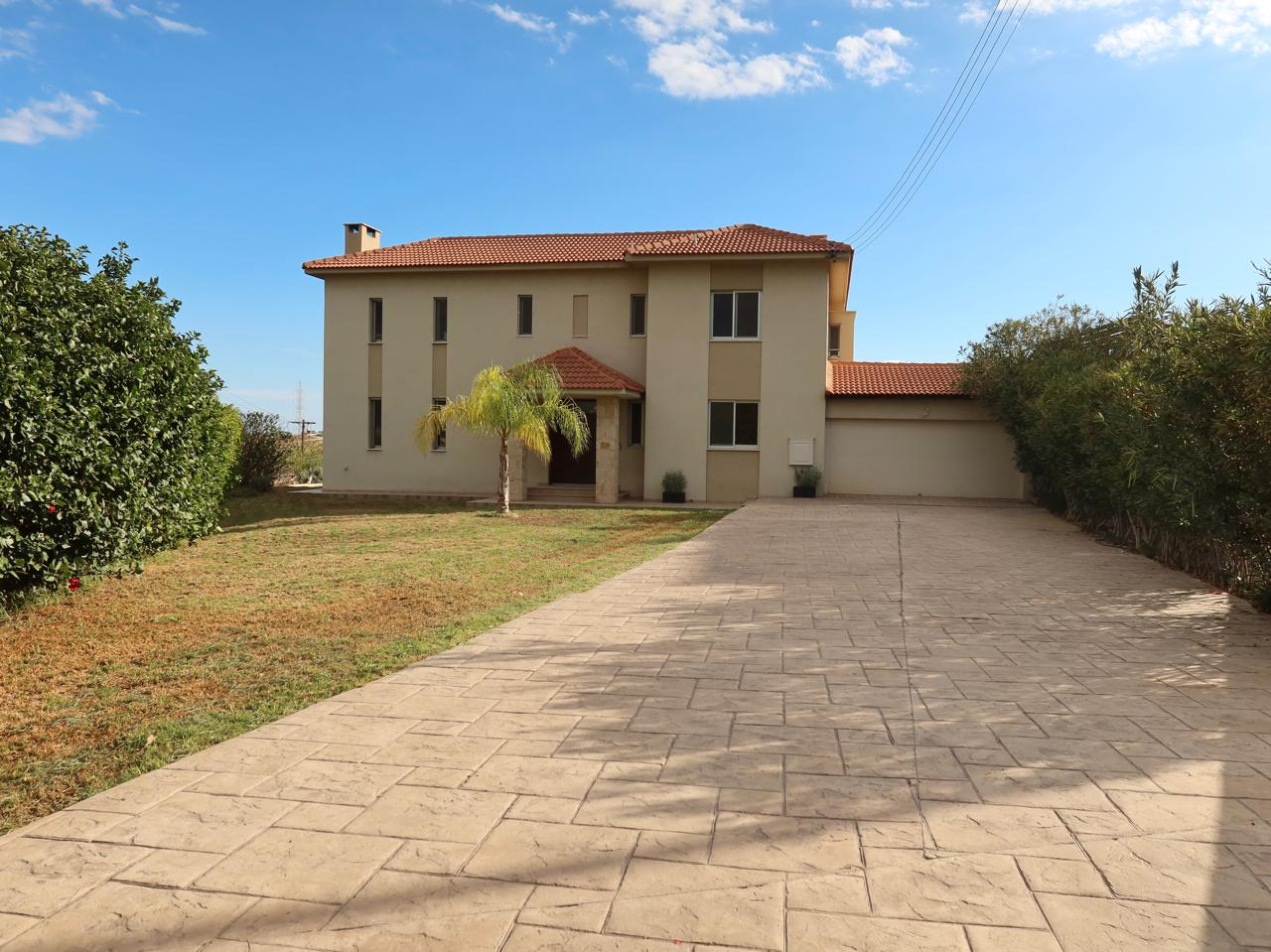 House in Parekklisha - Image 2