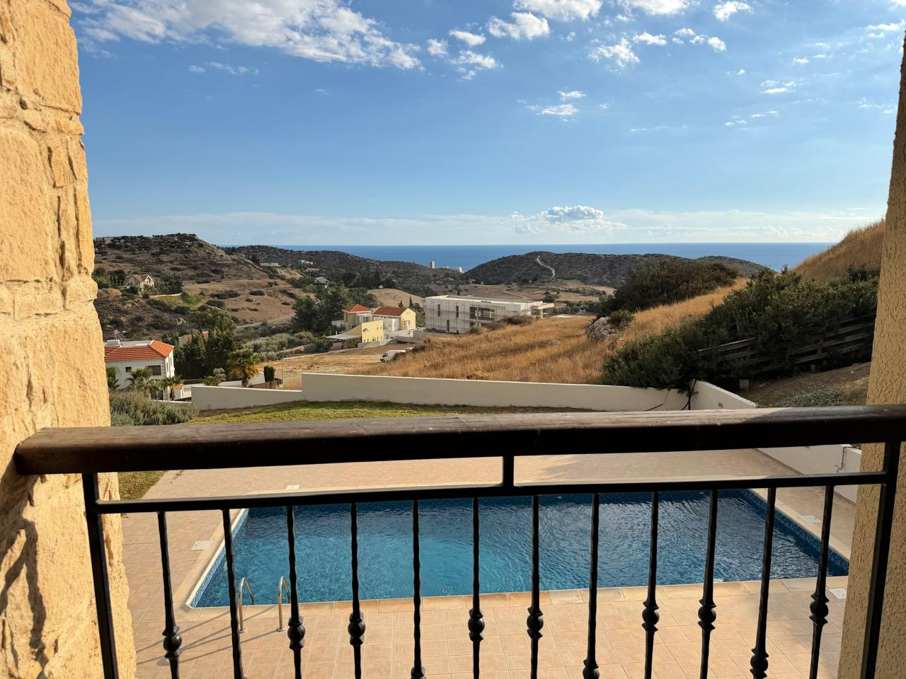 House in Parekklisha - Image 3