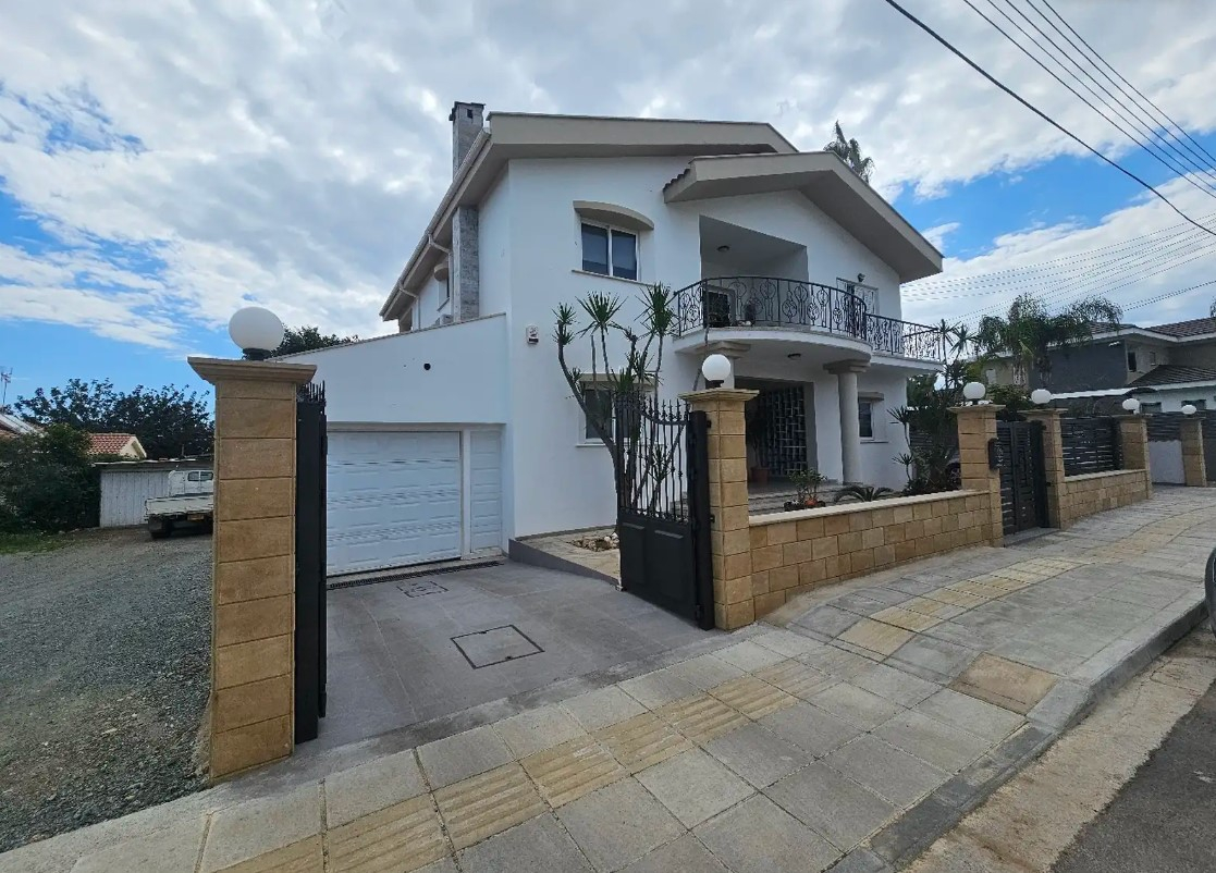 House in Ypsonas - view 1