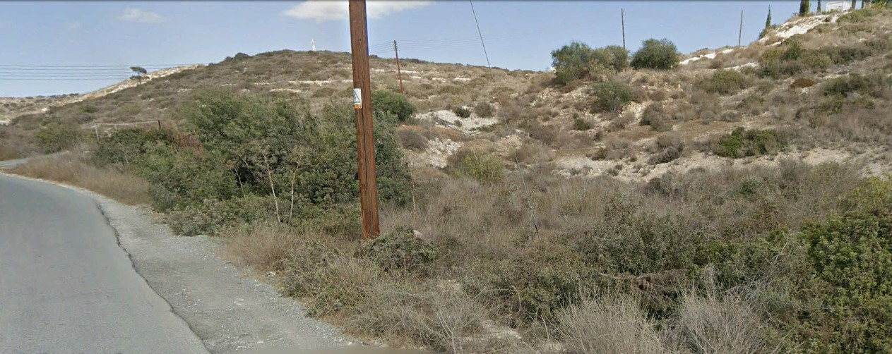 House in Kato Pyrgos - view 1