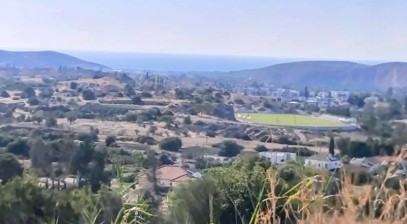 House in Kato Pyrgos - view 1